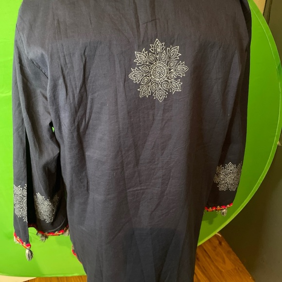 Soft Surroundings Banjara Floral Embroidered Boho Peasant Top W Pockets Size L - Picture 12 of 12